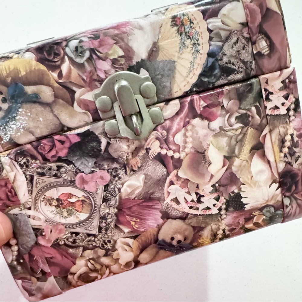 Vintage 90’s Floral Teddy Bear Print Box/Handbag w/latch - Picture 5 of 10
